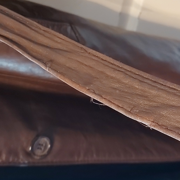 SOLD SOLD SOLD Leather trench with fur collar. Jonathan Christopher size 12 - Picture 11 of 16